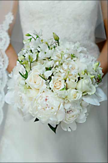Alda 39s fragrant Festiva Maxima Spring Bridal bouquet containing blush 