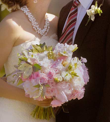 Alda's fragrant blush pink Summer Bridal bouquet contains peonies 